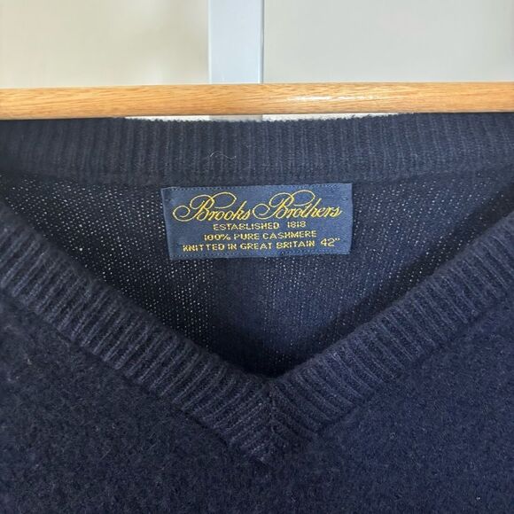 BROOKS BROTHERS 100% CASHMERE Men's Navy V-Neck Sweater 42” chest XL - Picture 3 of 9
